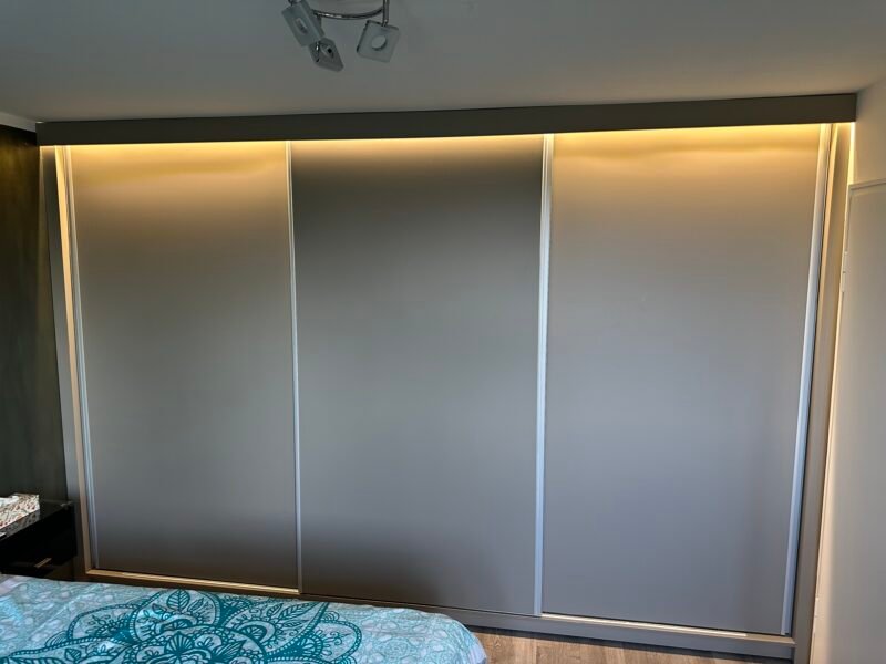 wardrobe with sliding doors