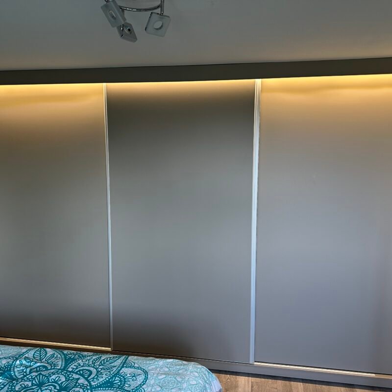 wardrobe with sliding doors